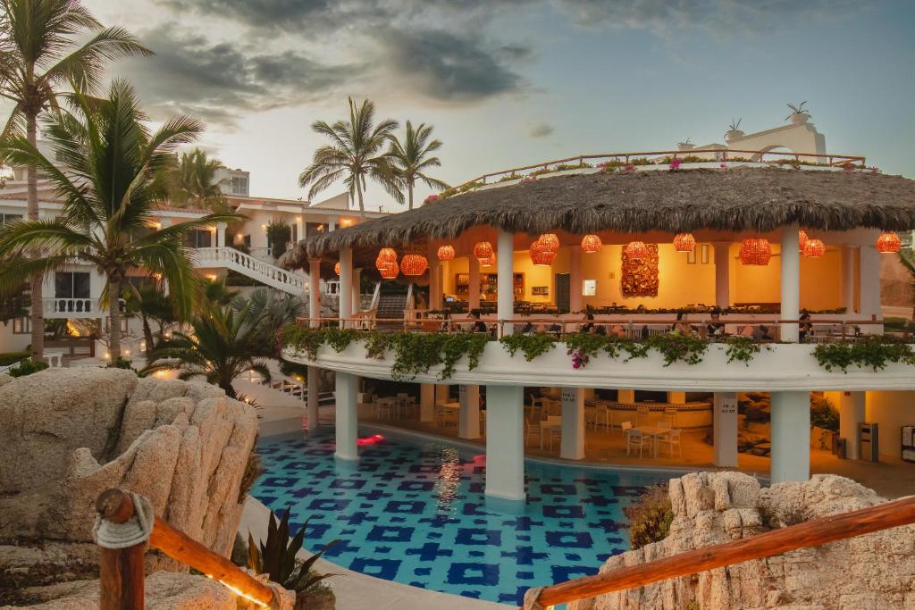 Mar del Cabo by Velas
