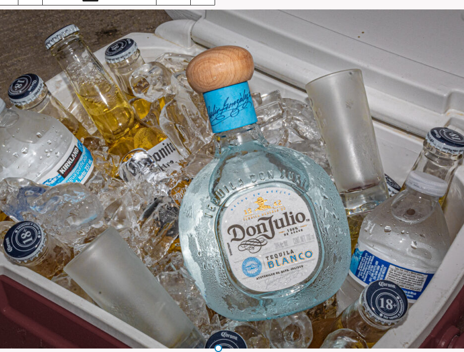 Cabo shuttle services welcome beverages 
https://www.caboshuttleservices.com/ 